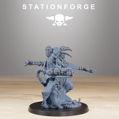 Stationforge Scavenger Cultist Leader and The Seer per table game warhammer 3d print table game wargame standard dimension set da 2 miniature | ModelsAndMiniature